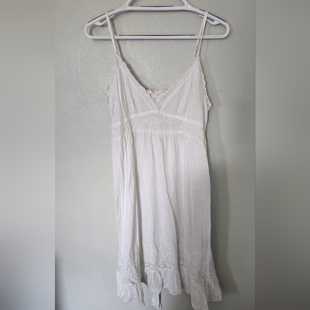 Magazine | White Cotton Lace Trimmed Dress Size Medium